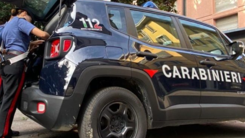 Fabbrico, vuole comprare sigarette con carte rubate: 20enne denunciato per ricettazione