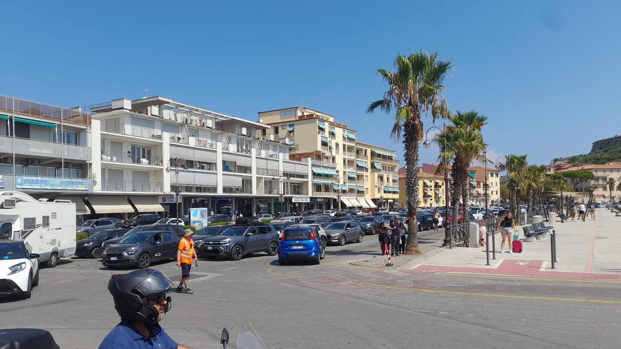 Elba, domenica da “bollino rosso”: il porto di Portoferraio off-limits
