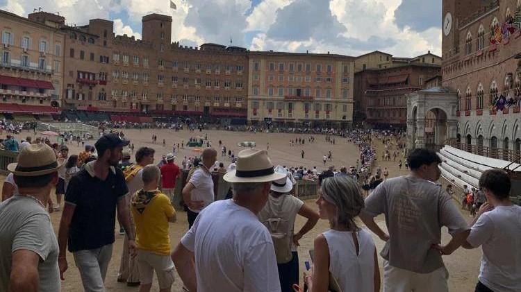 La pioggia ferma un’altra volta cavalli e cavalieri: rinviato il Palio dell’Assunta