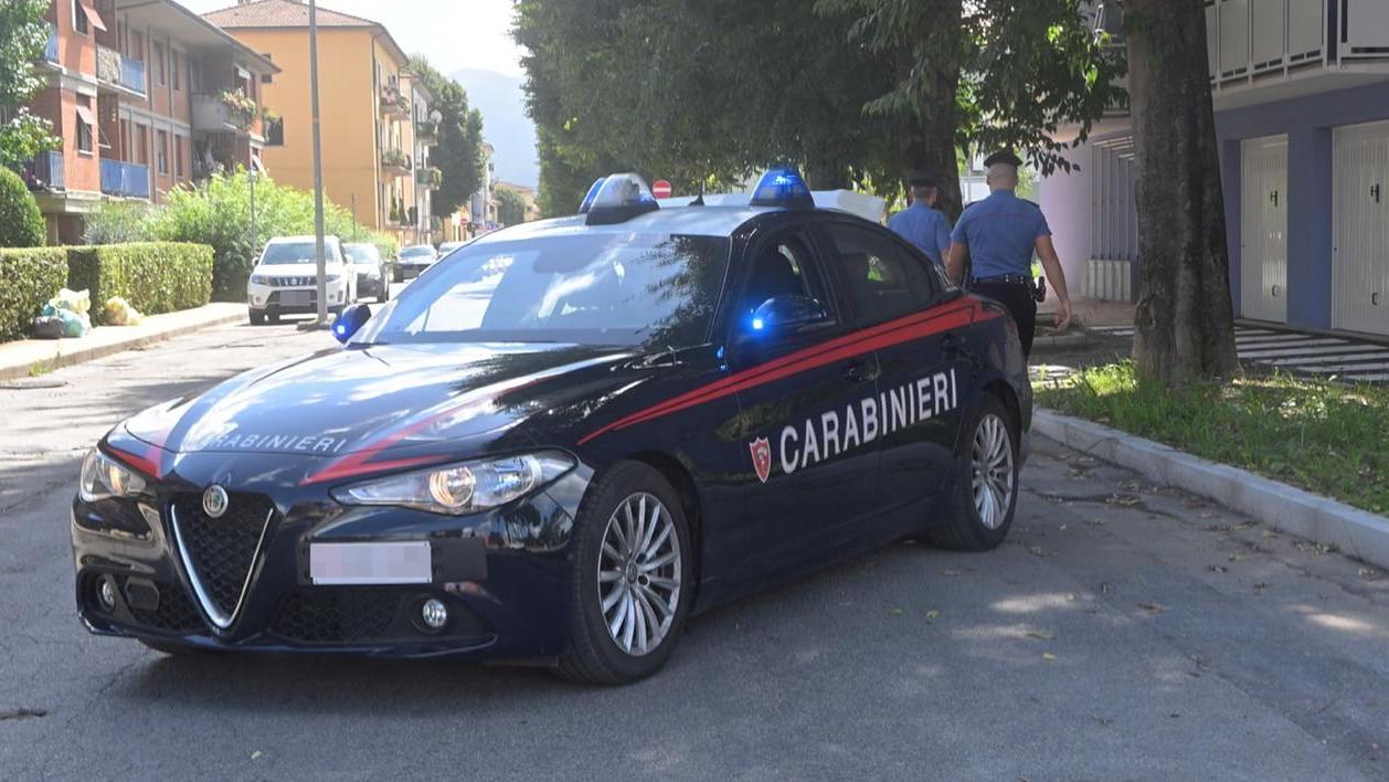 Una pattuglia dei carabinieri (foto d'archivio)