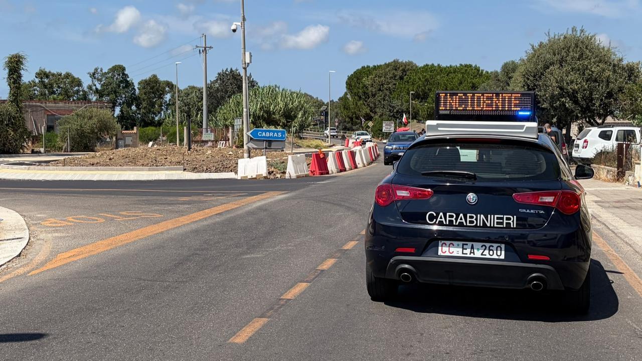 Paura sulla statale, un’auto prende in pieno una moto all’uscita da uno stop: 24enne in ospedale