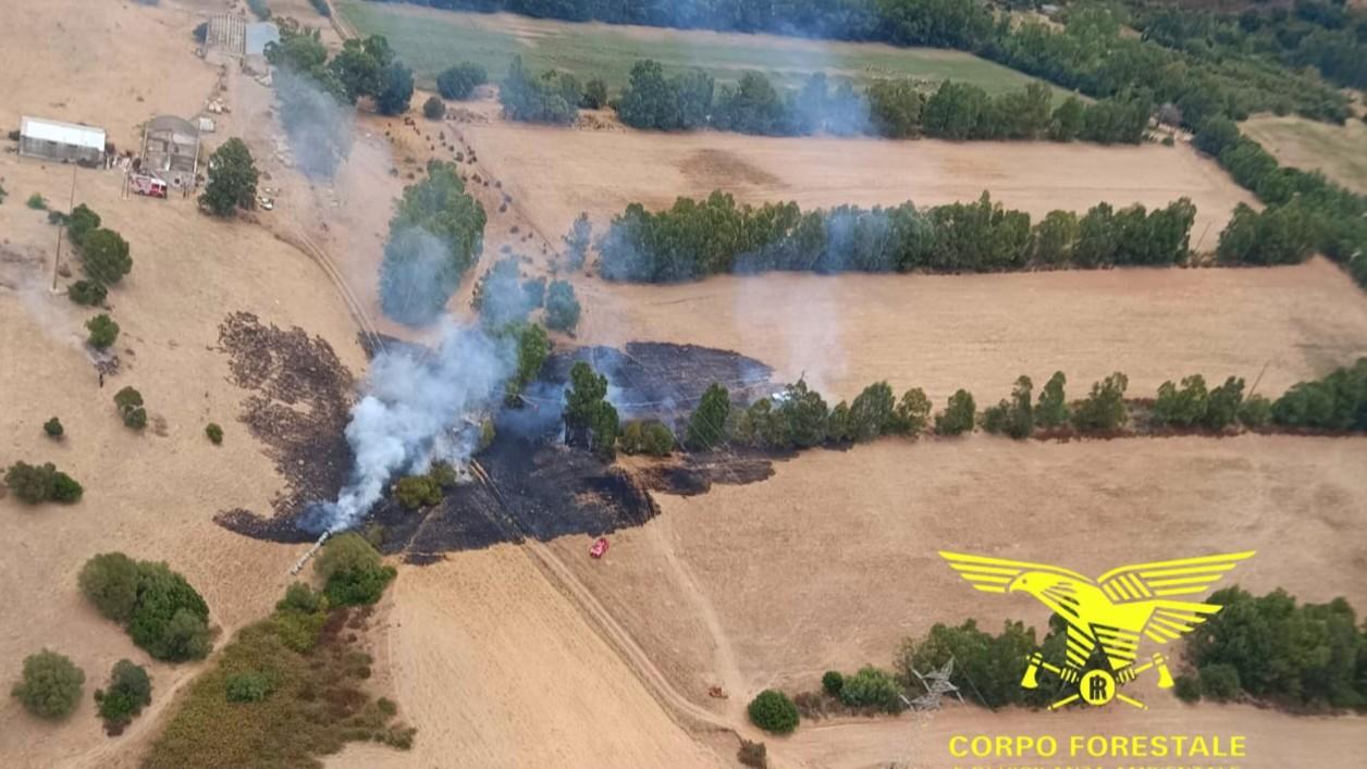 Quattro incendi in poche ore in Sardegna: elicotteri in azione da nord a sud