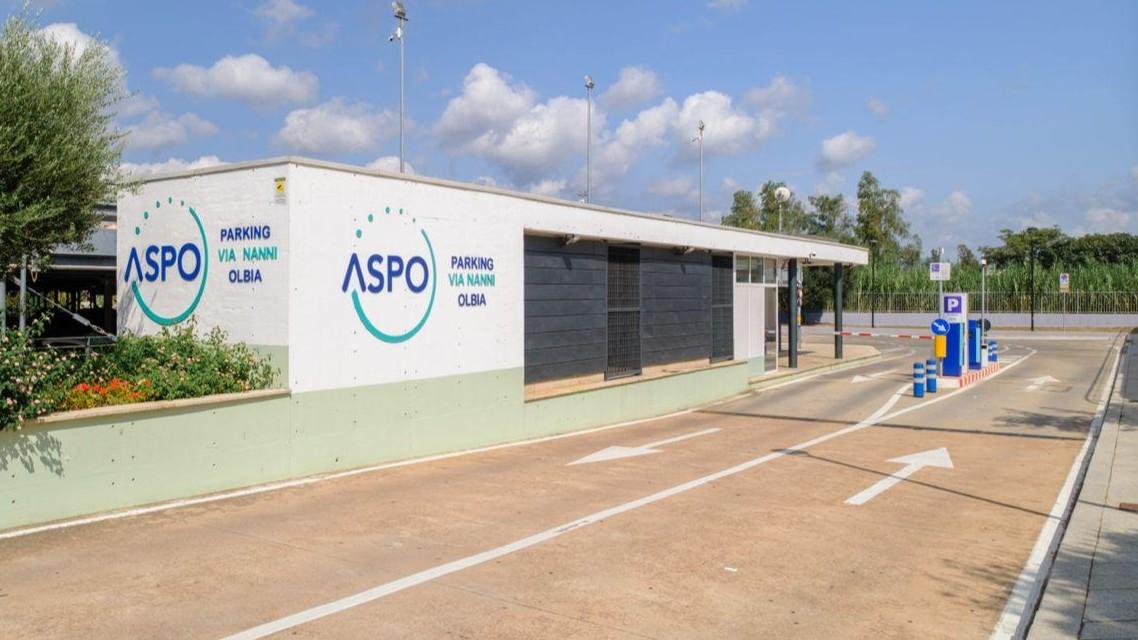 Olbia, il parcheggio è al completo ma gli stalli sono liberi: «Nessun errore, sono spazi riservati»