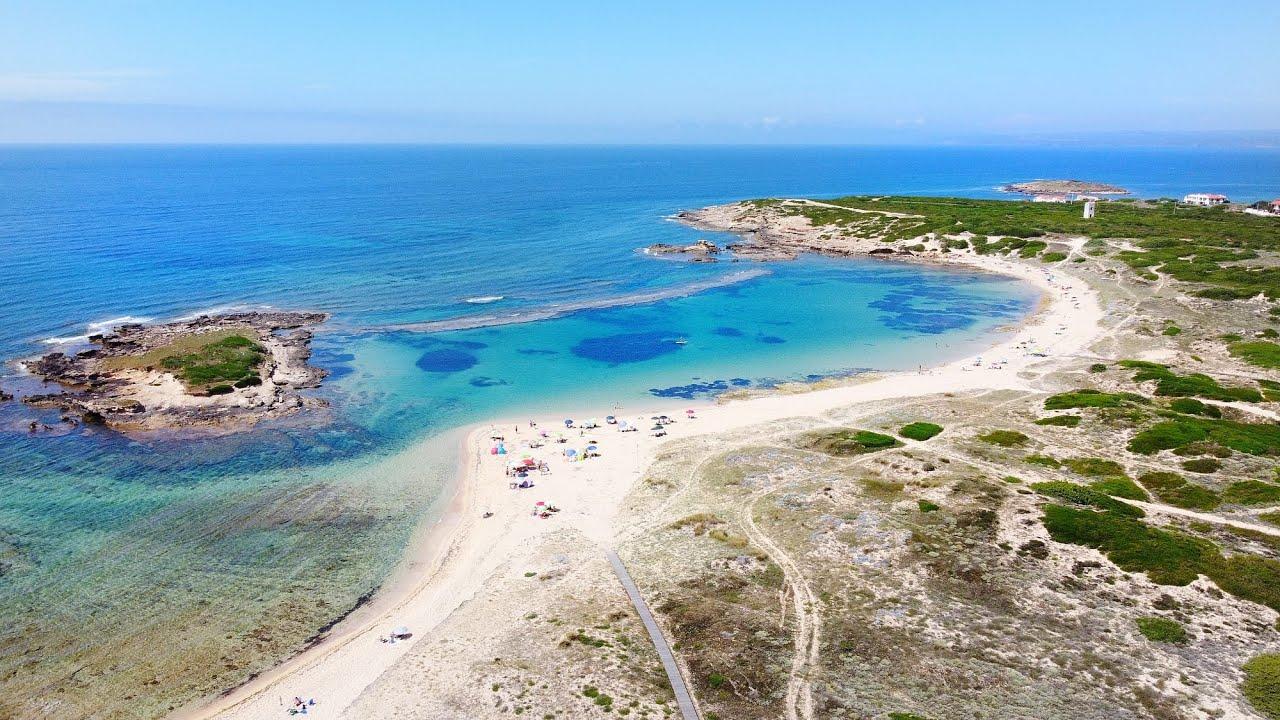 Non ci sono solo Cala Goloritzé e La Pelosa, ecco 10 spiagge meno note della Sardegna che valgono il viaggio