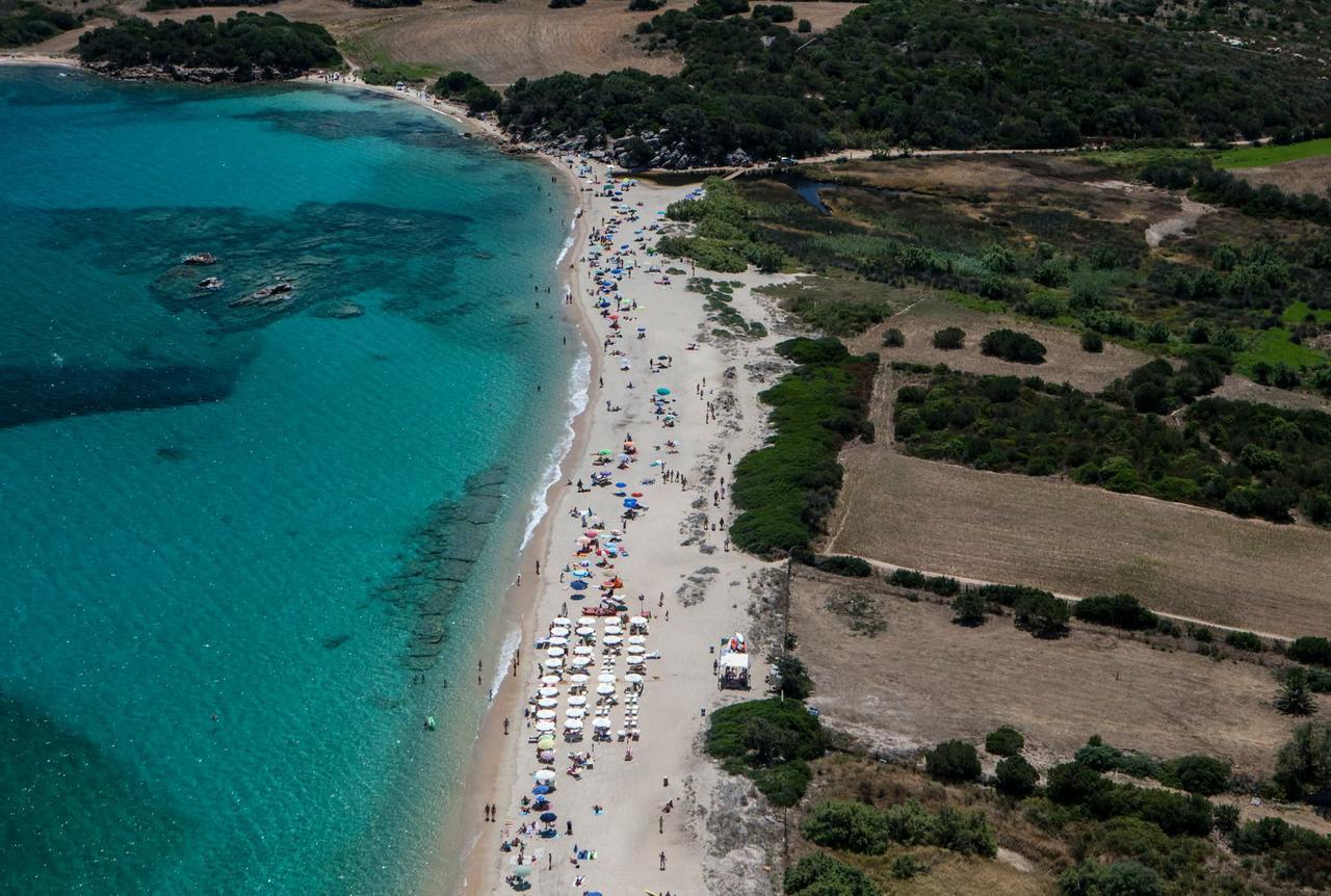 Residuato bellico sulla spiaggia, il sindaco di Arzachena vieta accesso e balneazione: ecco dove