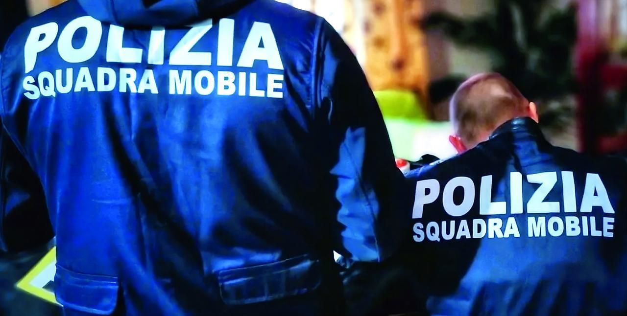 Orrore nelle campagne del Sassarese, lo strangolano con una corda e lo lasciano a terra: un’auto li mette in fuga, quattro indagati