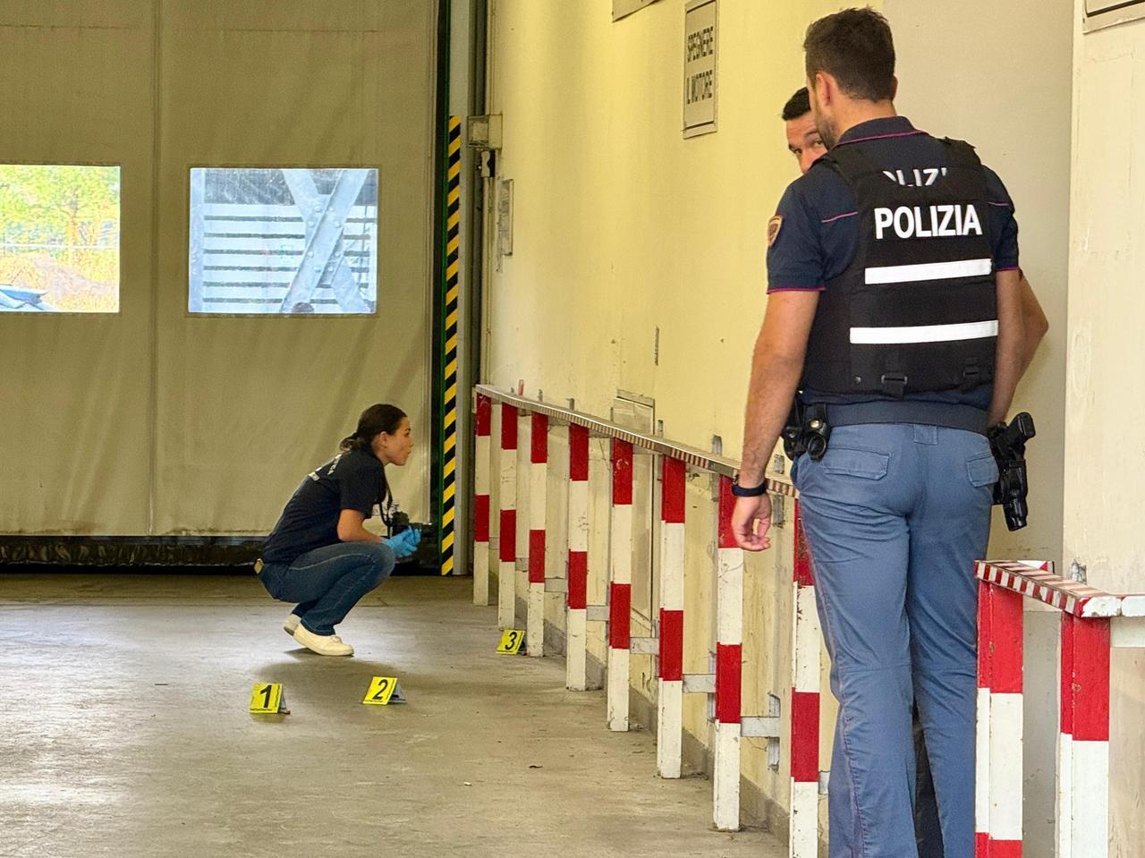 
	La polizia scientifica durante i rilievi al Santo Stefano (Foto: Nucci)

