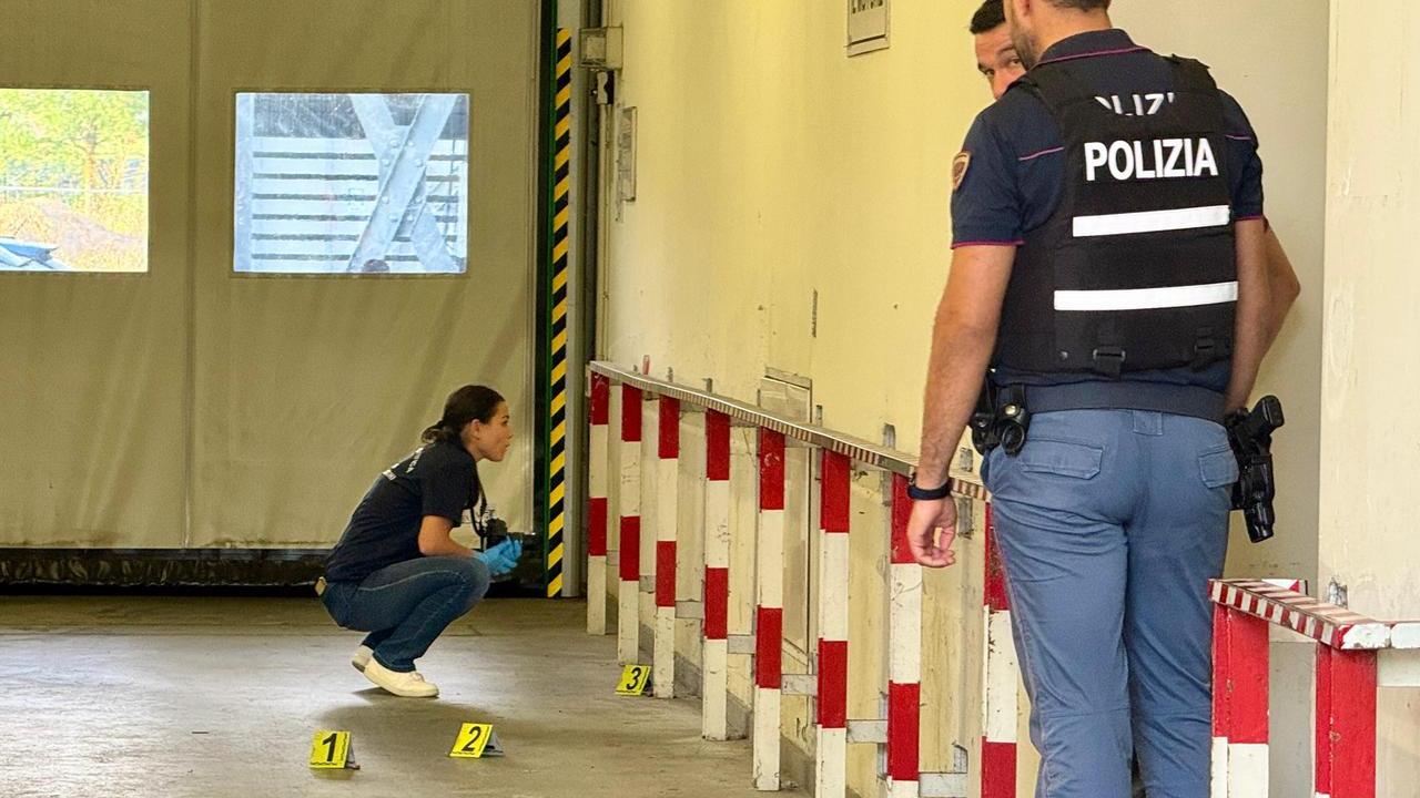 La polizia scientifica durante i rilievi al Santo Stefano (Foto: Nucci)