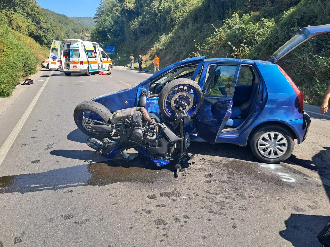 
	I due mezzi dopo l'impatto (Foto Tirreno)

