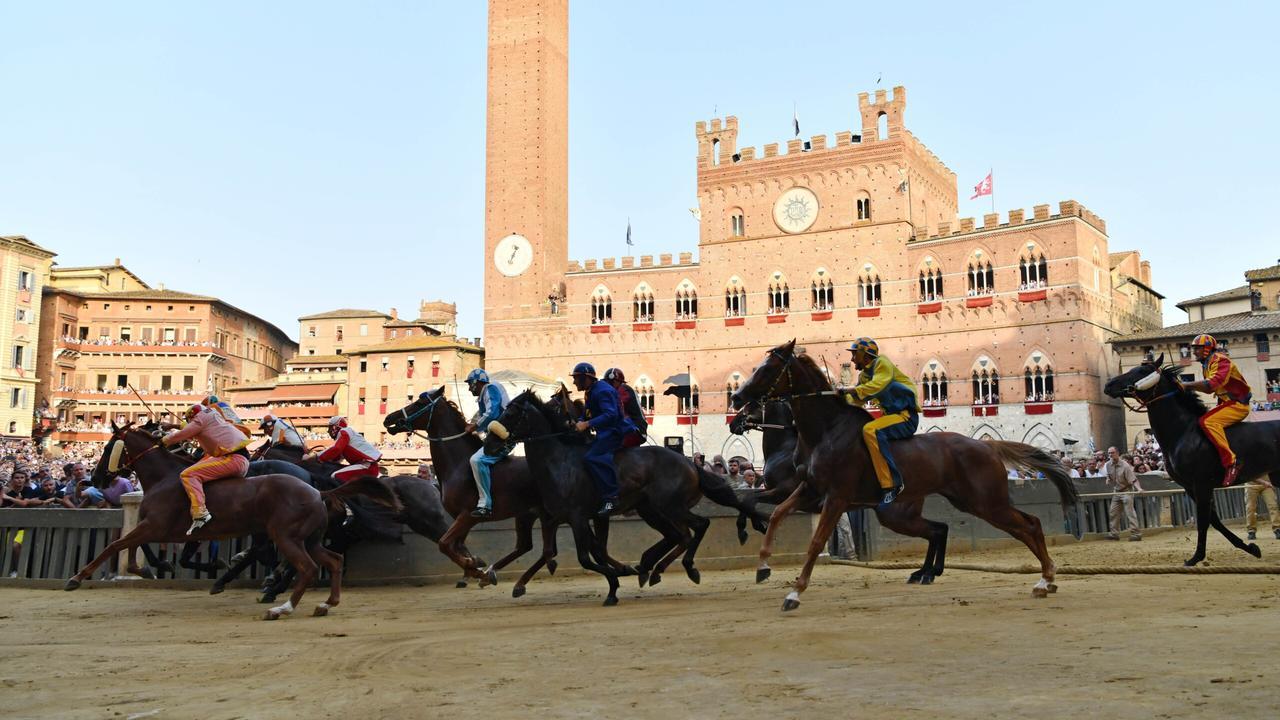 Palio di Siena, oggi si corre? Il rischio rinvio e le previsioni del tempo