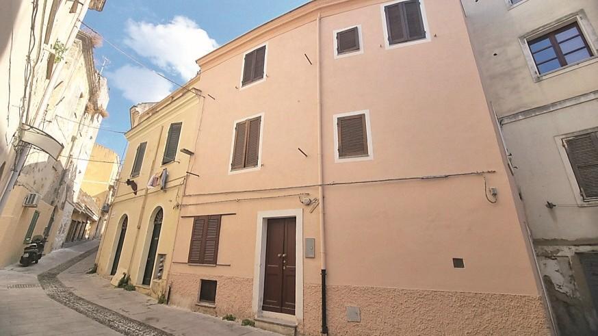 La palazzina in via Esperson in vendita