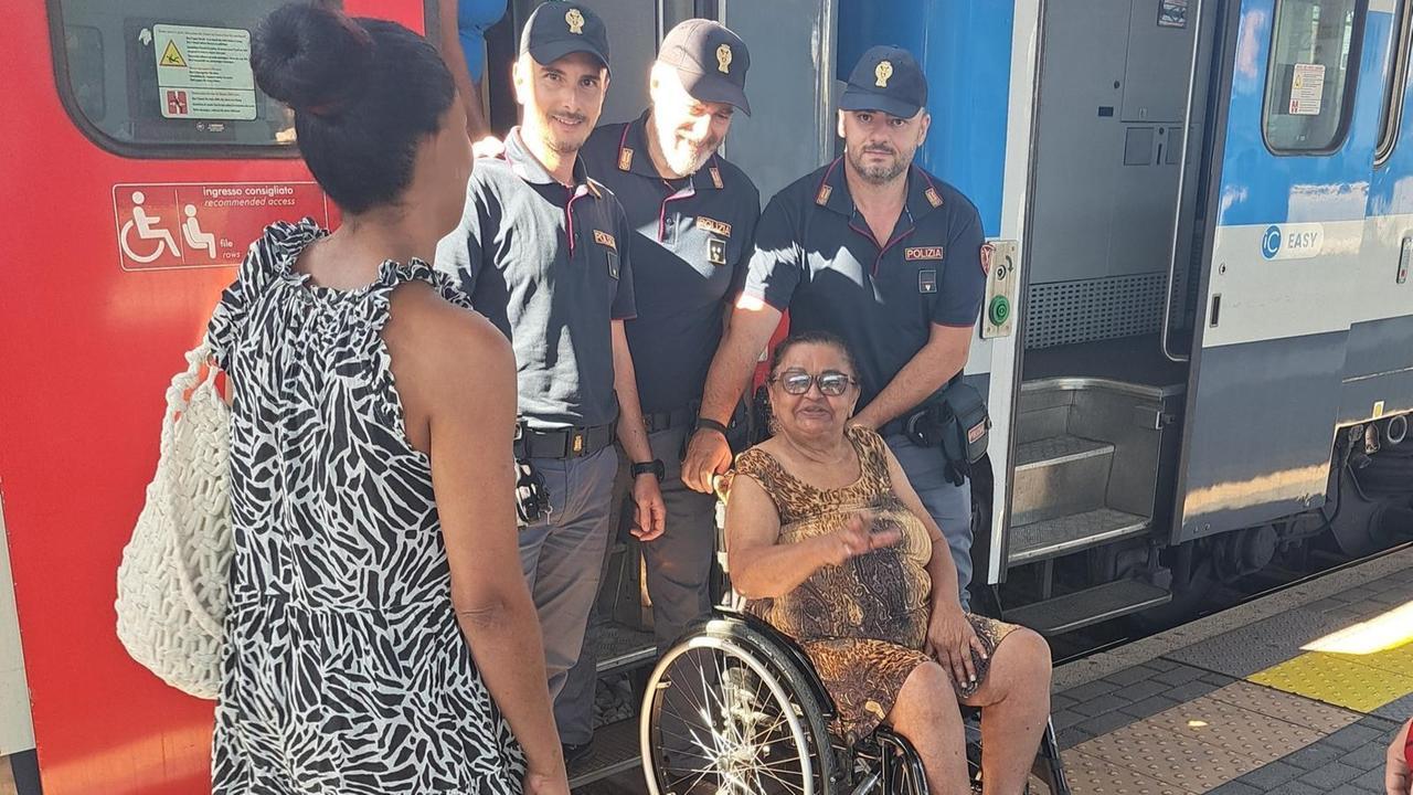 Donna con disabilità bloccata sul treno a Modena, salvata dalla Polfer