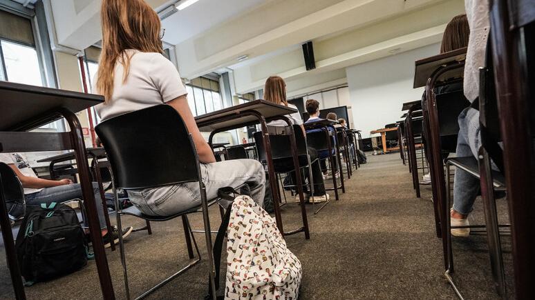 Modena, il Pd attacca Valditara: «Stranieri nelle classi? Spostare i ragazzi non è la soluzione»