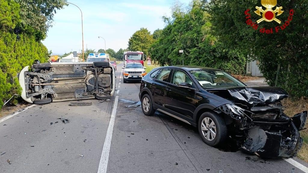 Frontale tra due auto a Spilamberto: un ferito trasportato in ospedale