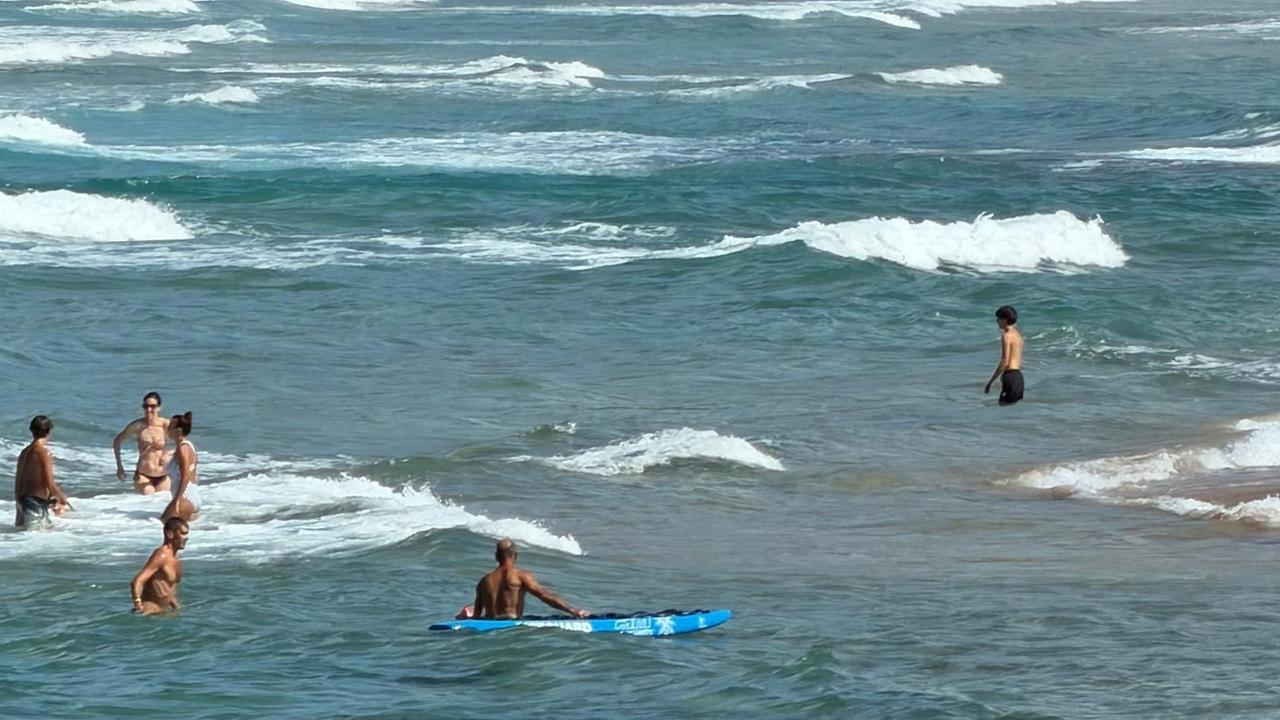 Paura a Porto Ferro, 20enne trascinato via dalla corrente: interviene il bagnino – Cosa è successo