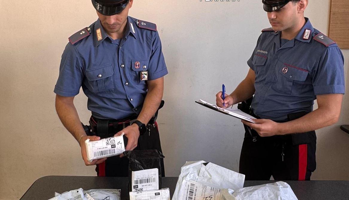 Lido Pomposa, ha l’auto piena di pacchi e-commerce ma non sono suoi: denunciato