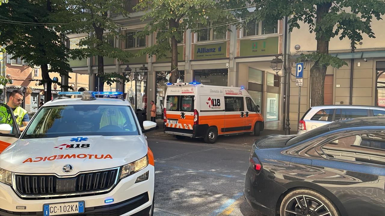 Cade dal quarto piano mentre annaffia i fiori: muore 81enne a Sassuolo