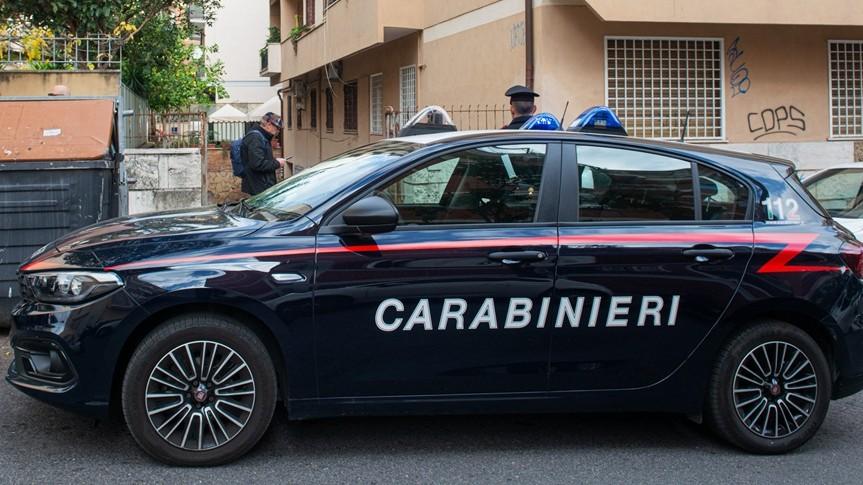 Si finge operatore di banca per estorcere denaro, sventato tentativo di truffa – I consigli dell’Arma per difendersi