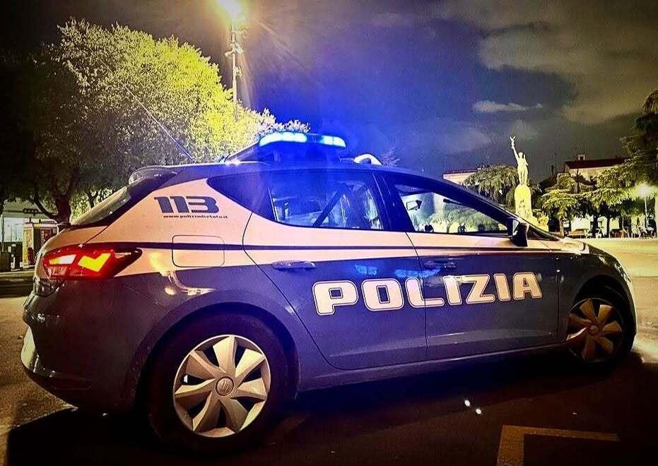 
	Una volante della polizia


