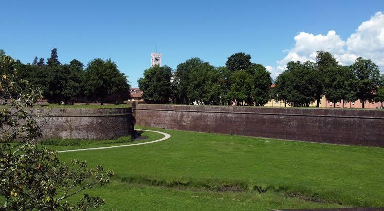 Lucca: ordinanza di chiusura per Mura urbane, parchi, cimiteri e strutture sportive all'aperto