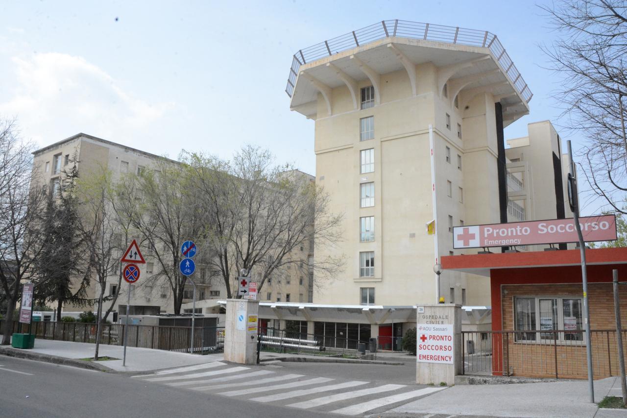 Momenti di tensione al Pronto soccorso di Sassari: detenuto aggredisce medici e agenti penitenziari – Che cosa sappiamo