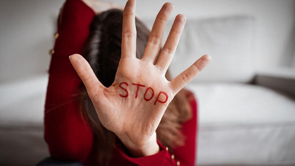 Codice rosso, sempre più violenza domestica: «Bisogna credere alle donne»