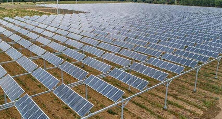 Nella Bassa una distesa di pannelli fotovoltaici da record: sarà la più grande d’Italia