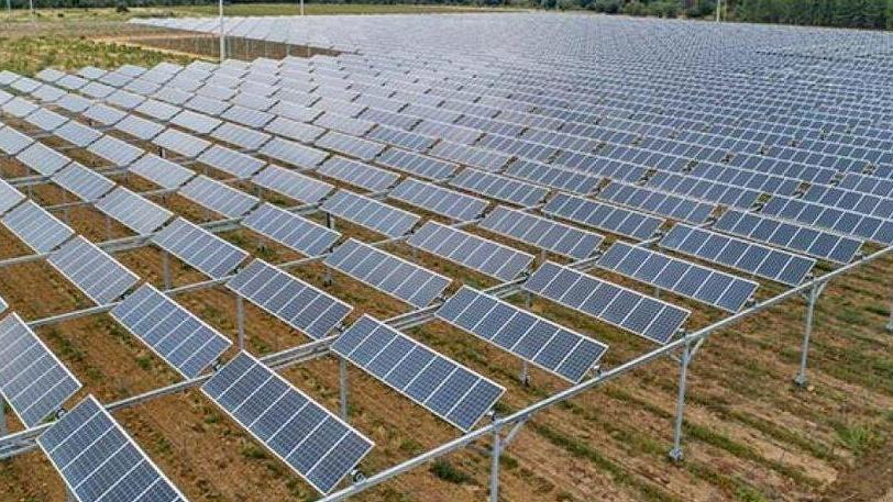 Nella Bassa una distesa di pannelli fotovoltaici da record: sarà la più grande d’Italia