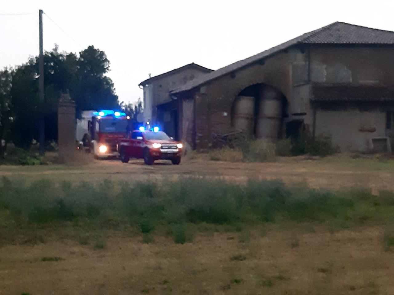 Maltempo, fulmine sul casolare: l’incendio causa un black out elettrico