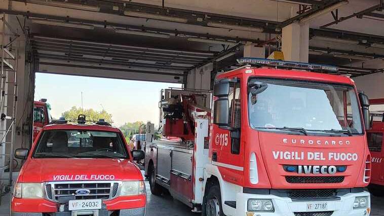 Colpo dei ladri sui camion dei vigili del fuoco: rubate cesoie che tagliano i caveau