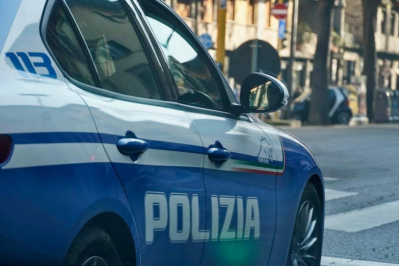 Firenze, minaccia di morte il suocero e di incendiare casa: arrestato 43enne
