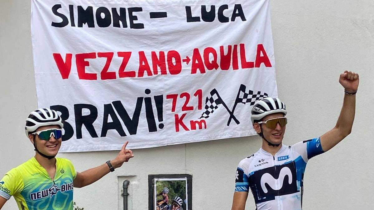 Settecento chilometri in bici dall’Emilia all’Abruzzo per ritrovare le radici familiari: l’impresa di due amici