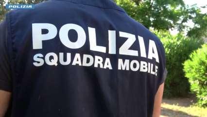 Lo prende a calci e pugni per rubargli il monopattino: rintracciato e arrestato