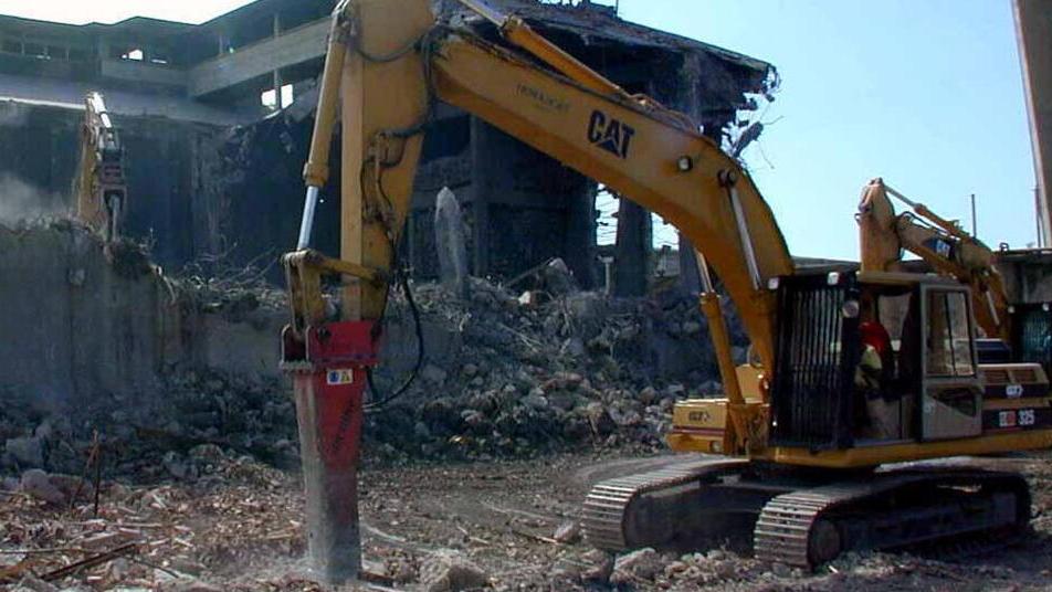Bonifiche nell’area ex Ferroleghe (Foto d’archivio)