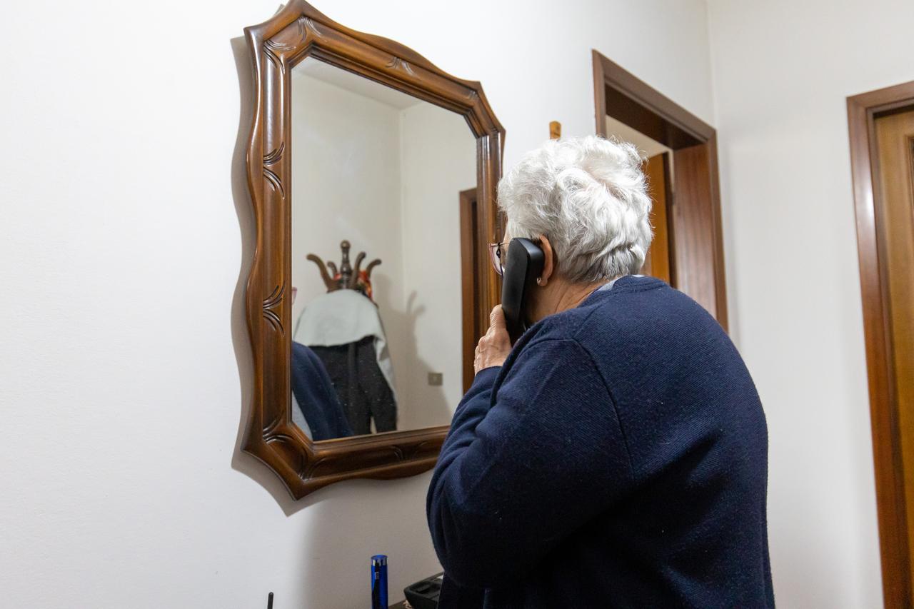 Ferrara, l’oro per evitare l’arresto del figlio: a processo per truffa a un’anziana