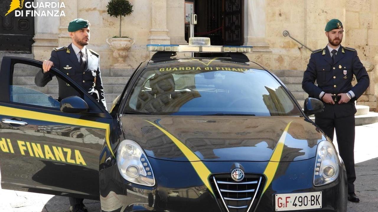 Fatture false per gonfiare i costi e pagare meno tasse: sequestrati circa 160mila euro a un imprenditore