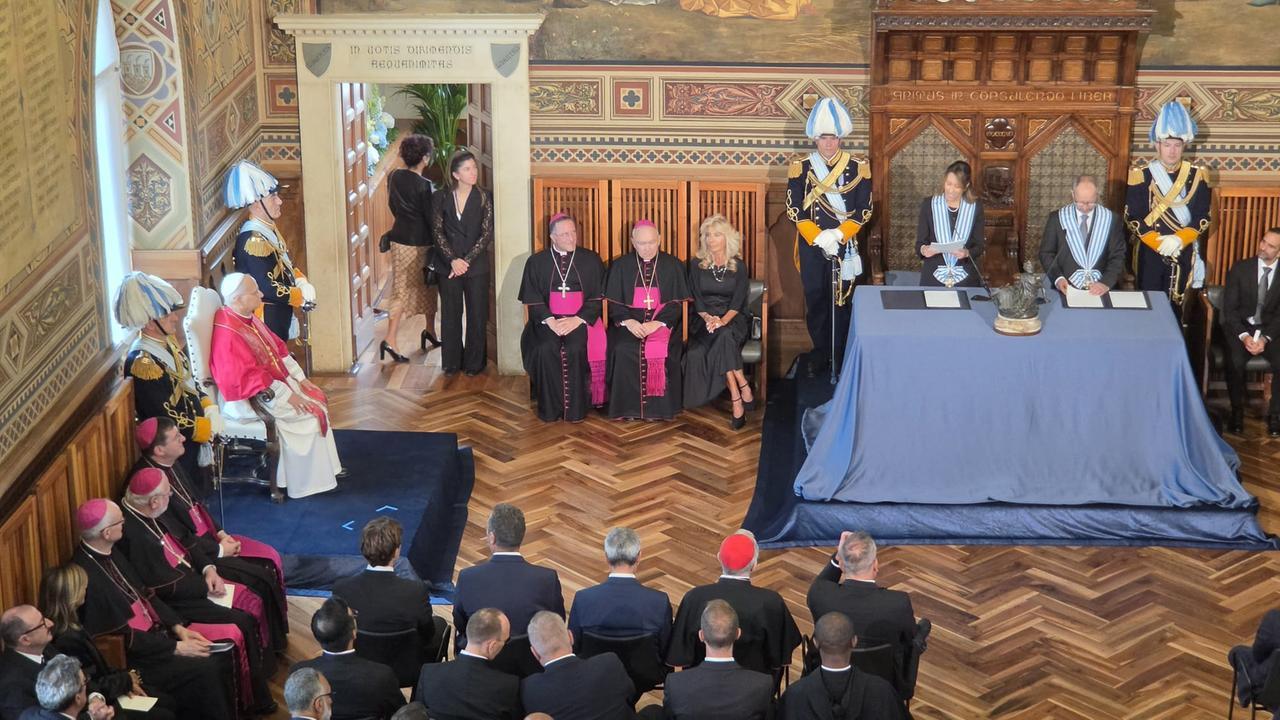 Papa Leone XIV a Rimini, la visita al Meeting e la Santa Messa: la diretta