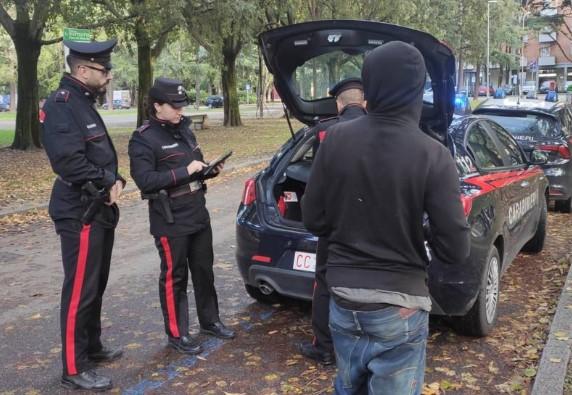 Ordini di droga su Instagram e consegna in auto: due arresti tra via Melato e viale Olimpia