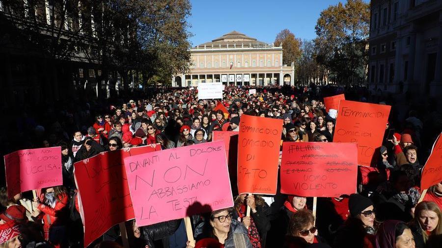 In Italia sei femminicidi in pochi giorni, la voce di Nondasola: «Oltre 8mila accolte a Reggio. La prevenzione parta dalle scuole»