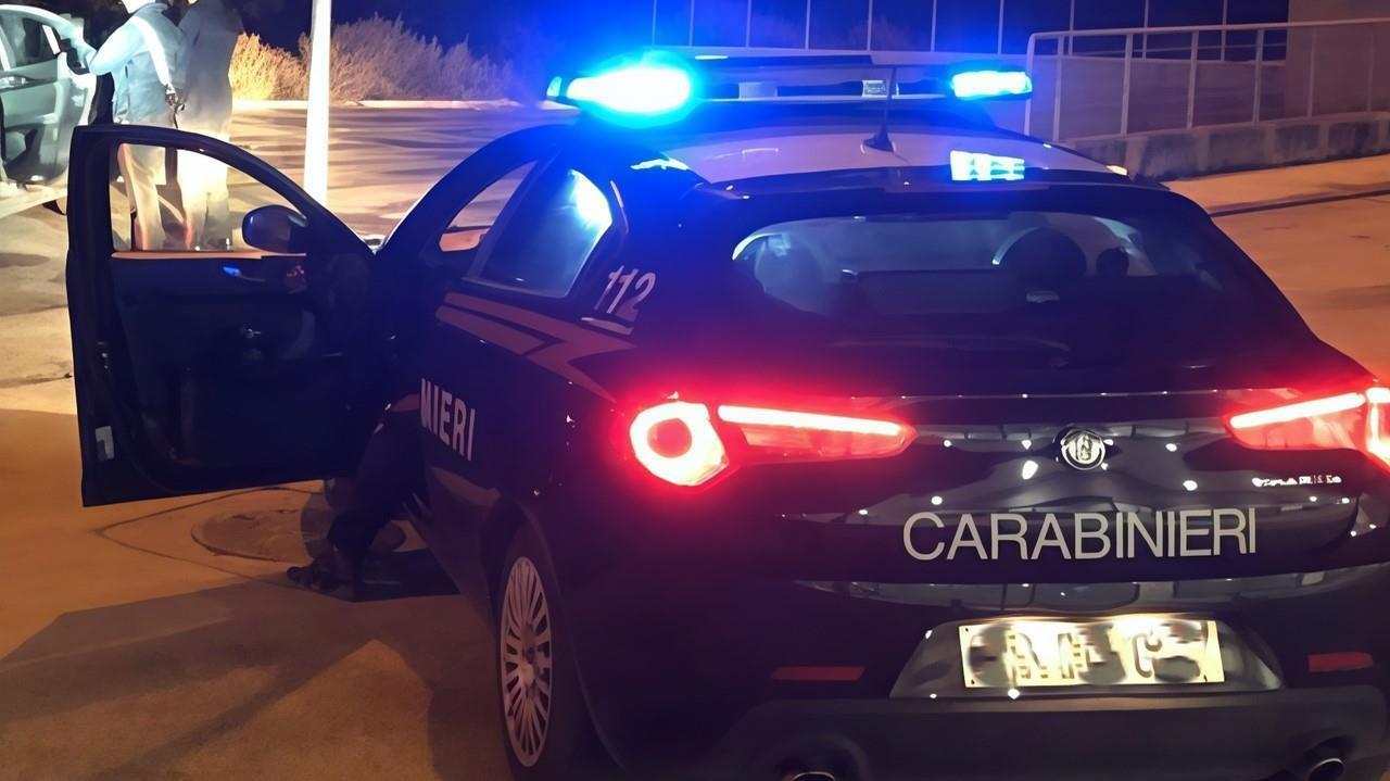Una pattuglia dei carabinieri (foto d'archivio)