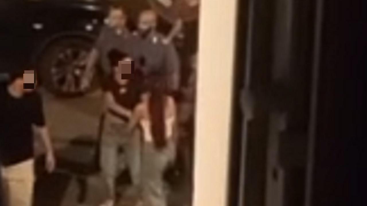 L'arrivo dei carabinieri in via Gherardi del Testa