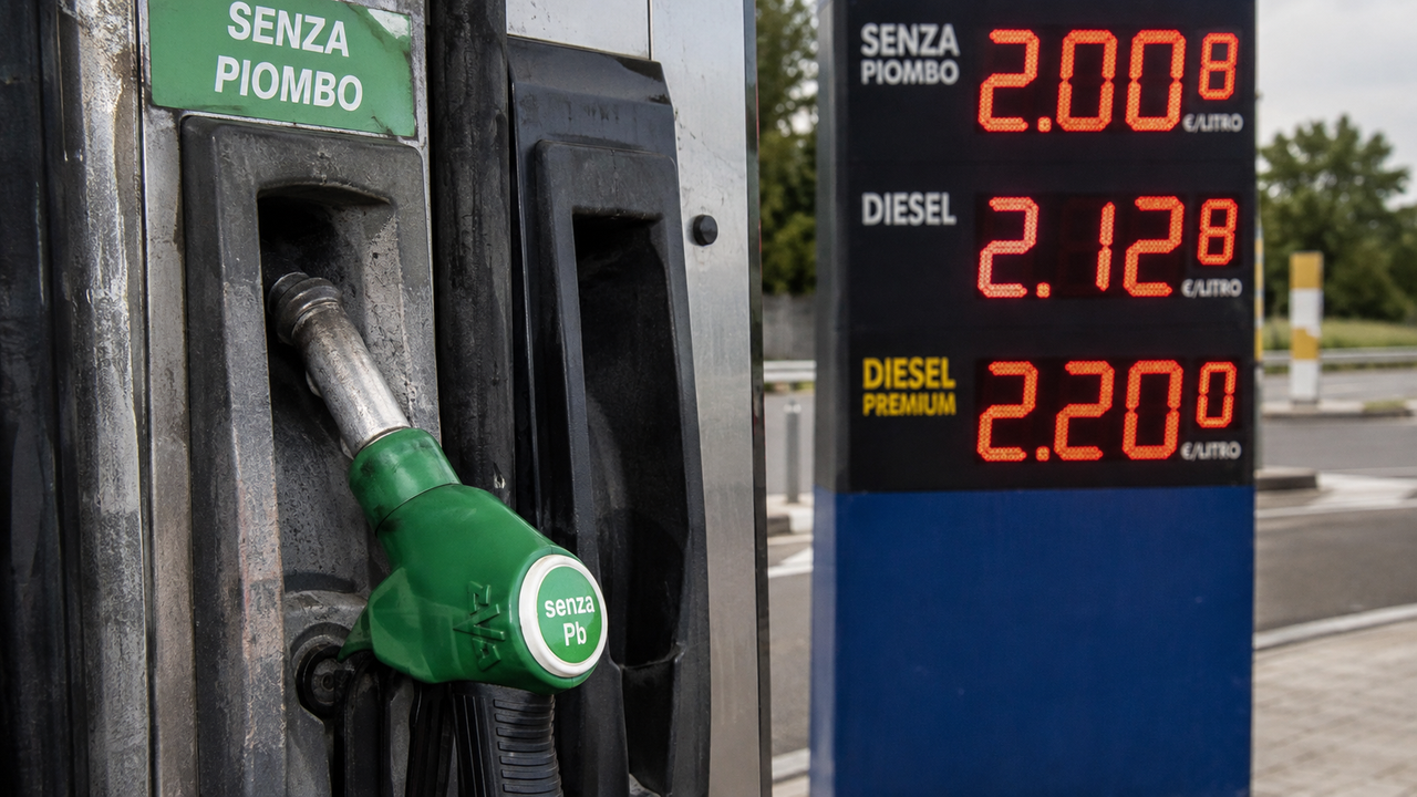 Benzina sopra i 2 euro, diesel a 2,20: dal 25 agosto finisce lo sconto sulle accise