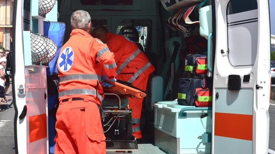 Due donne investite sulle strisce: una 76enne in terapia intensiva