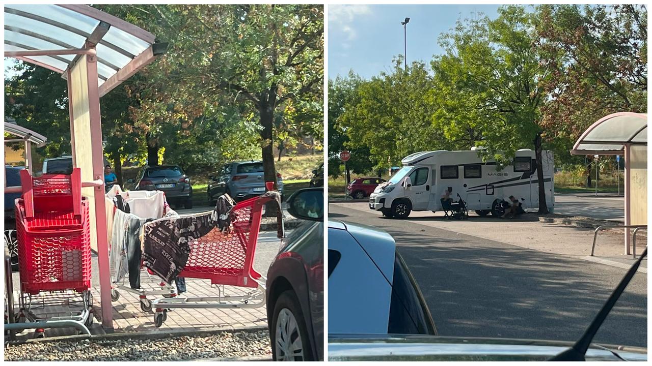 Nomadi accampati nel parcheggio del Grandemilia: docce all’aperto e panni sui carrelli