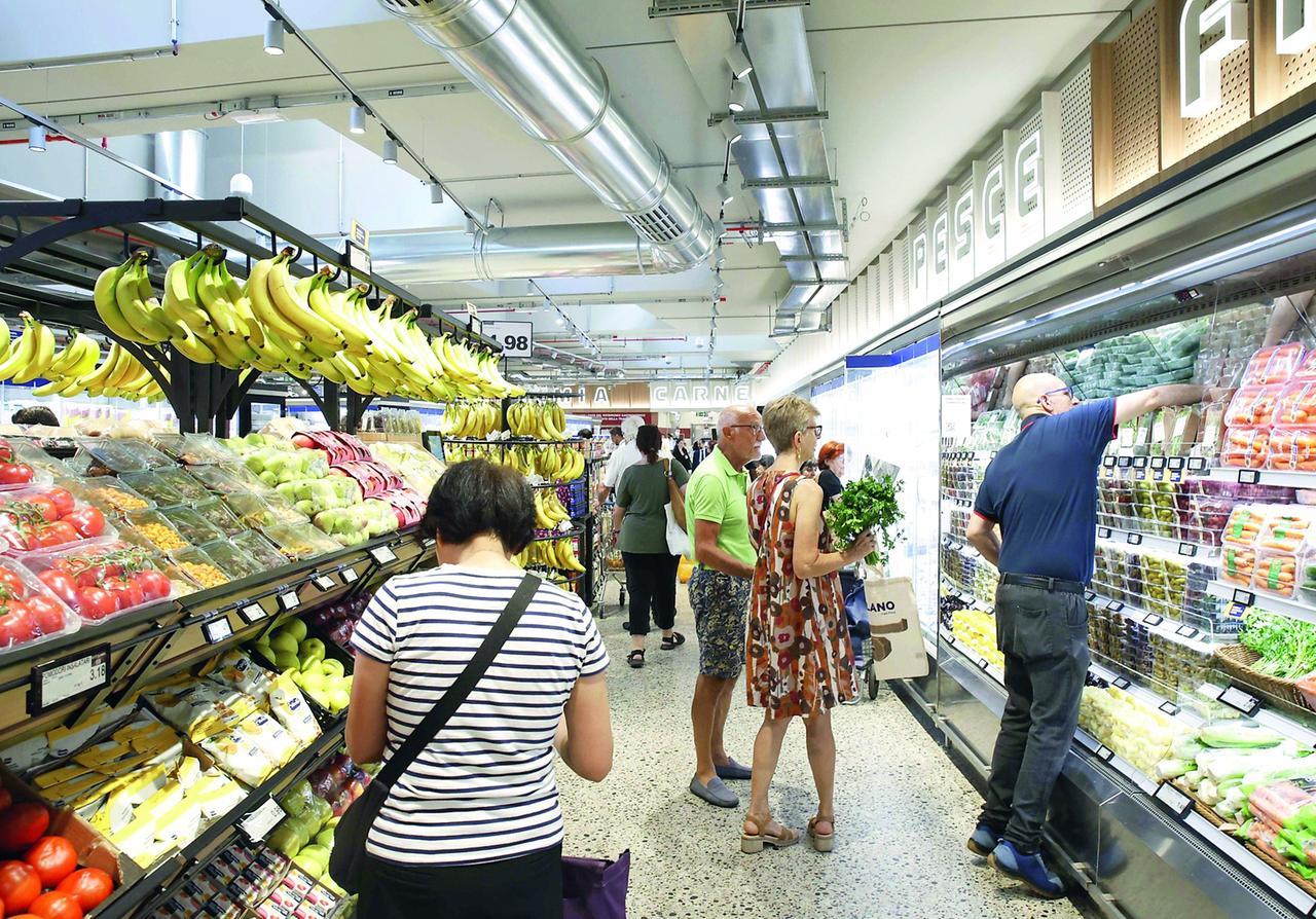 Carrello della spesa, nell’isola volano i prezzi: sono tra i più alti d’Italia