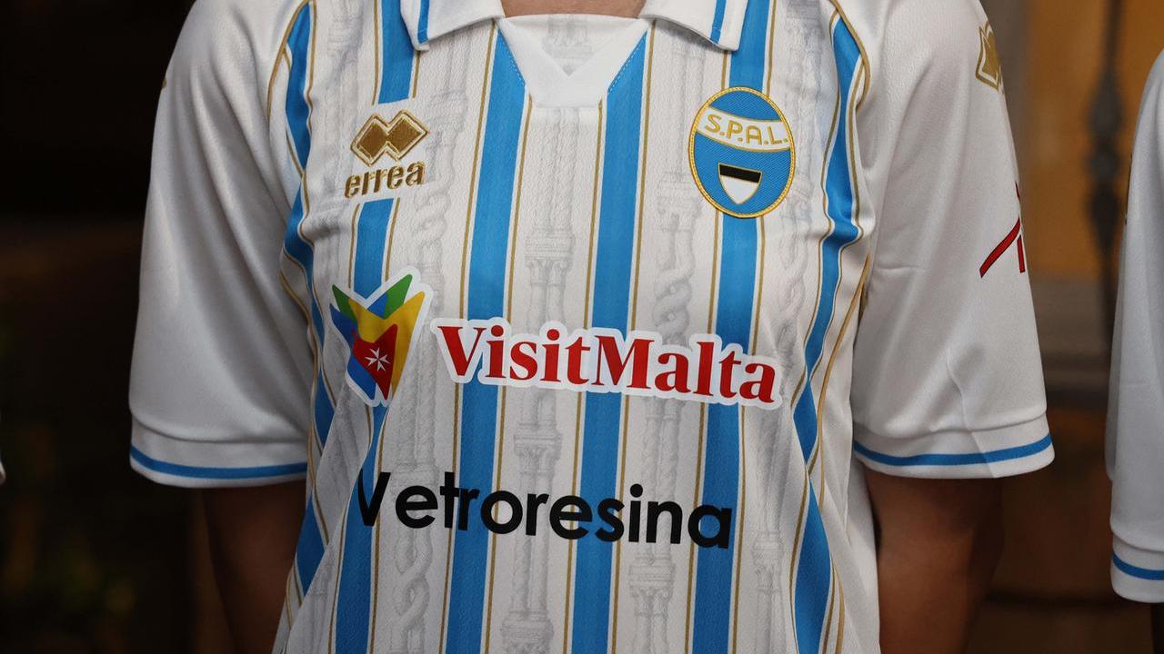 Spal, la nuova maglia divide ma gli abbonamenti uniscono
