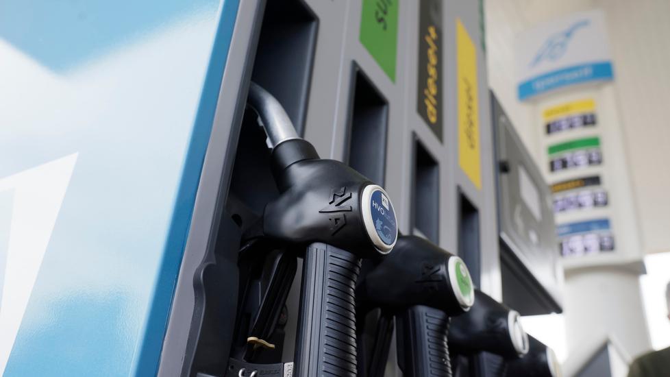Livorno, carburanti alle stelle: ecco dove costano meno. Stessa insegna prezzi diversi? C'è un motivo