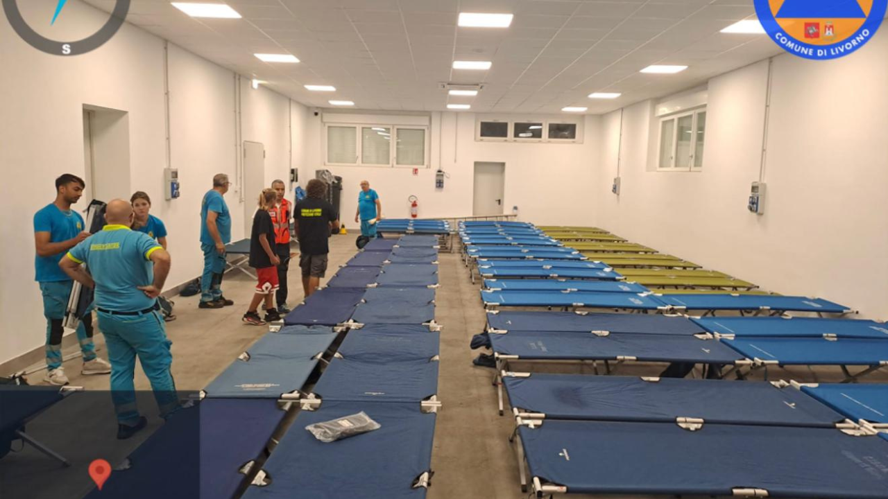 Le brandine allestite nei locali della Misericordia di Livorno per accogliere i 68 scout