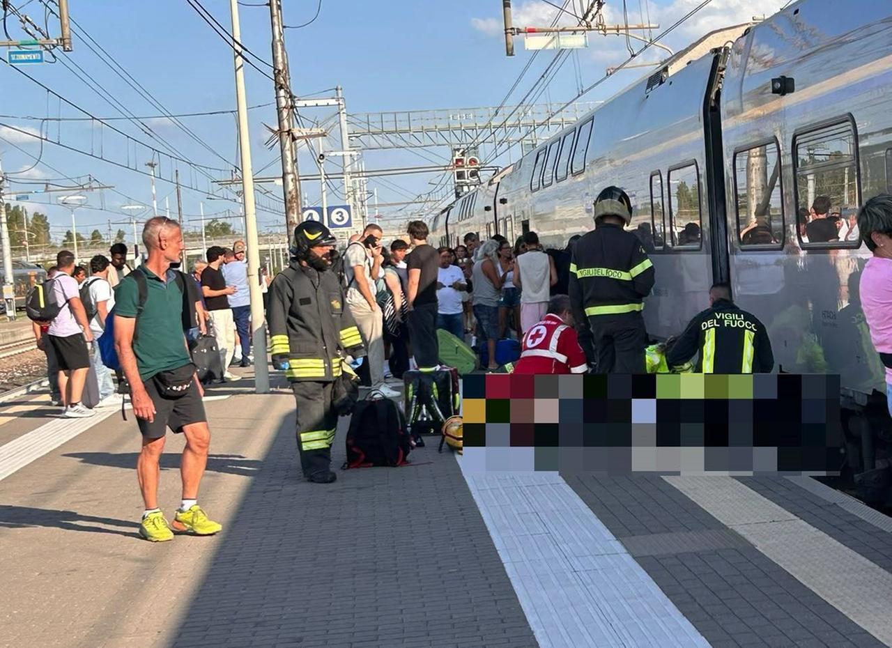 Reggio Emilia, donna travolta dal treno in stazione