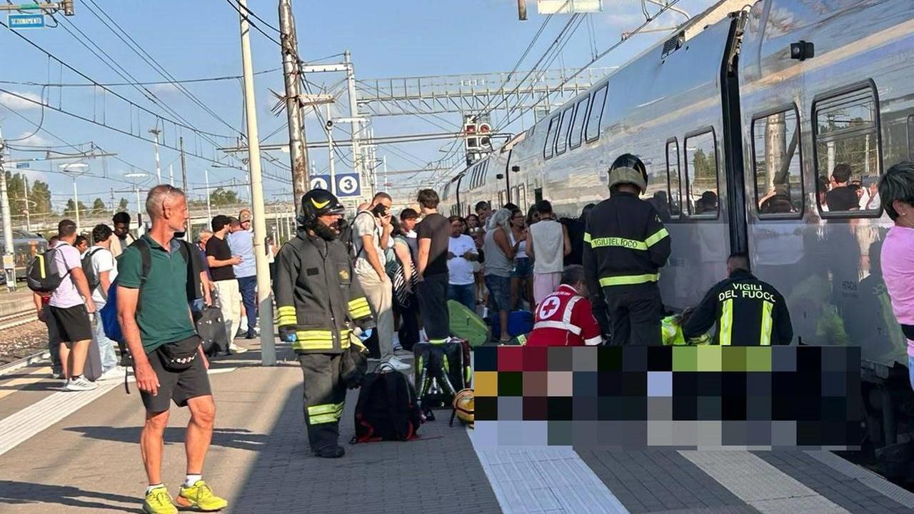 Reggio Emilia, donna travolta dal treno in stazione